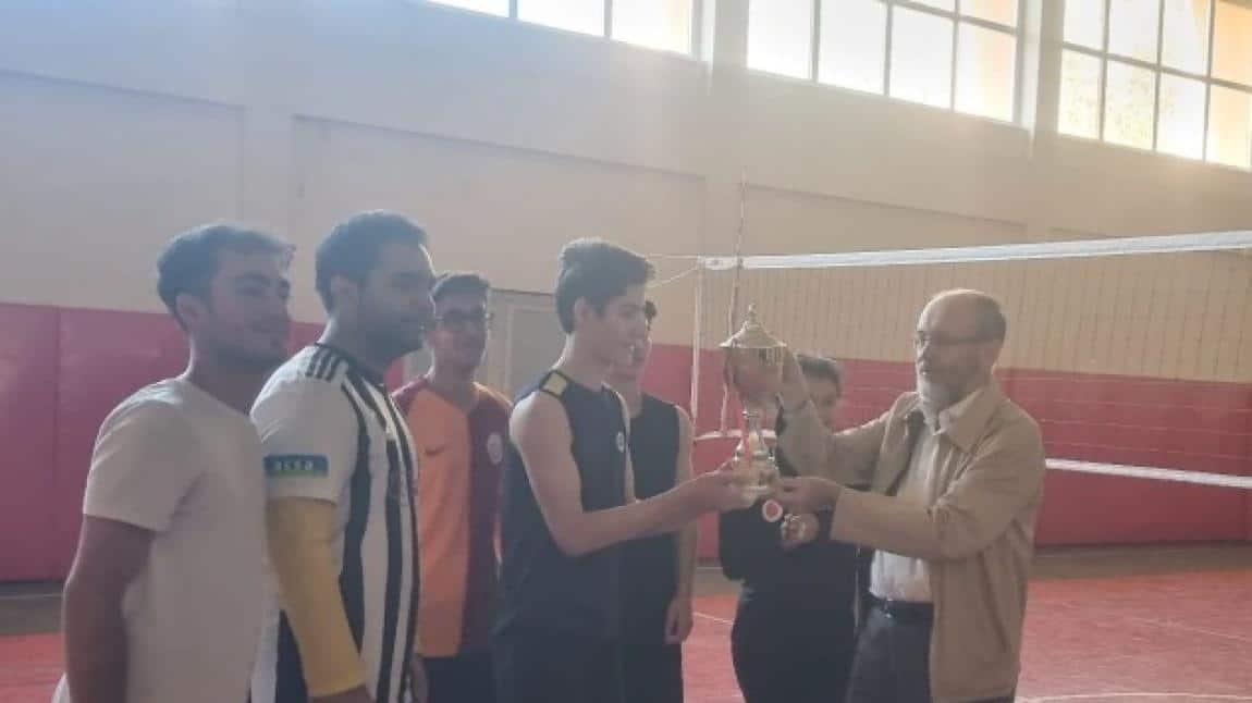 Sınıfllar Arası Voleybol Turnuvası Şampiyonu Belli Oldu